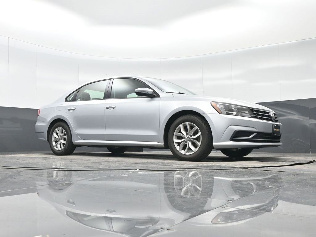 Used 2018 Volkswagen Passat 2.0T S image 32