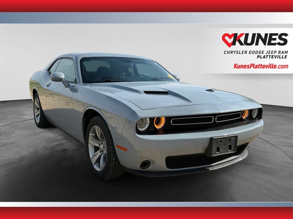 Used 2022 Dodge Challenger SXT RWD image 1