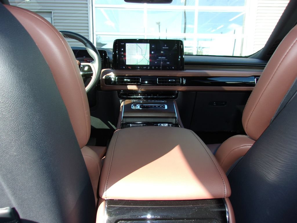 Used 2025 Lincoln Aviator Reserve w/ Equipment Group 201A AWD/4WD image 20