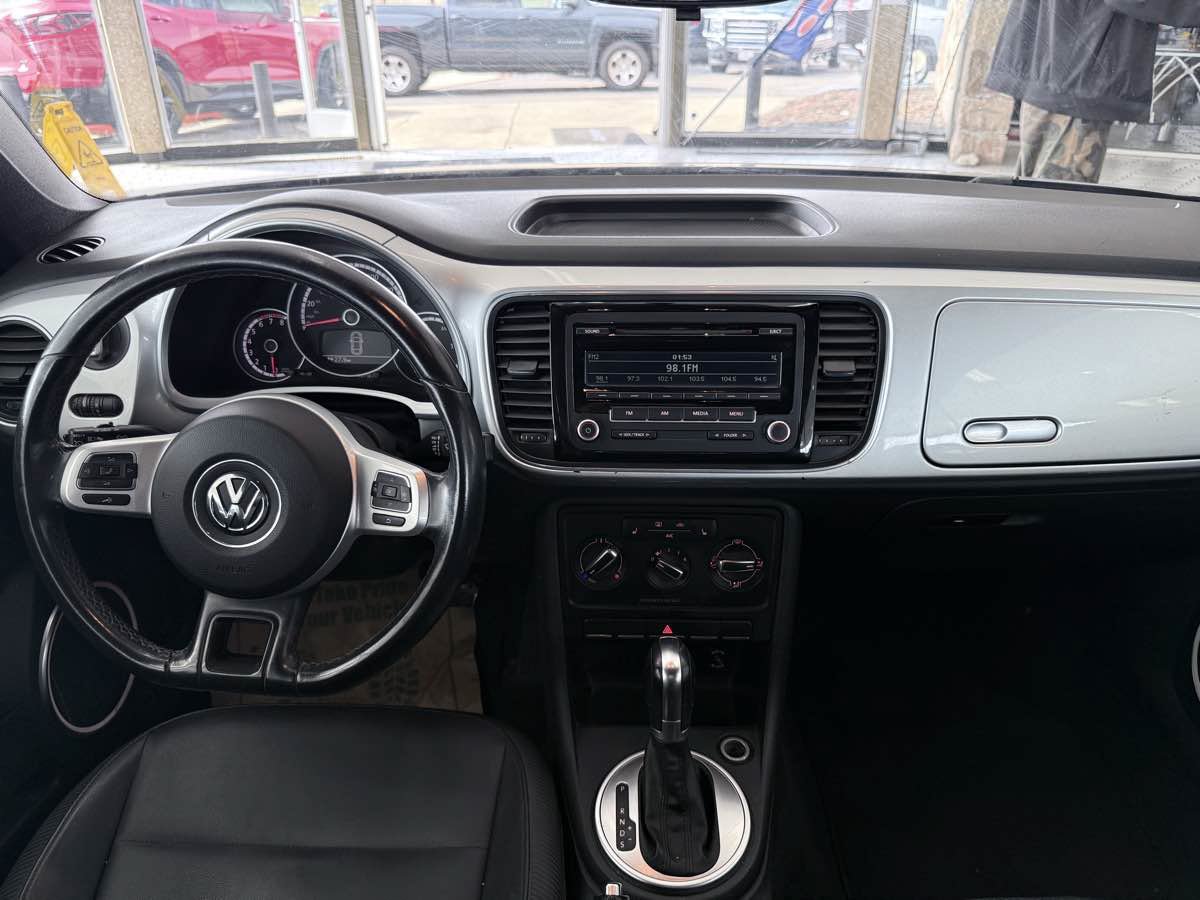 Used 2015 Volkswagen Beetle 1.8T FWD image 39