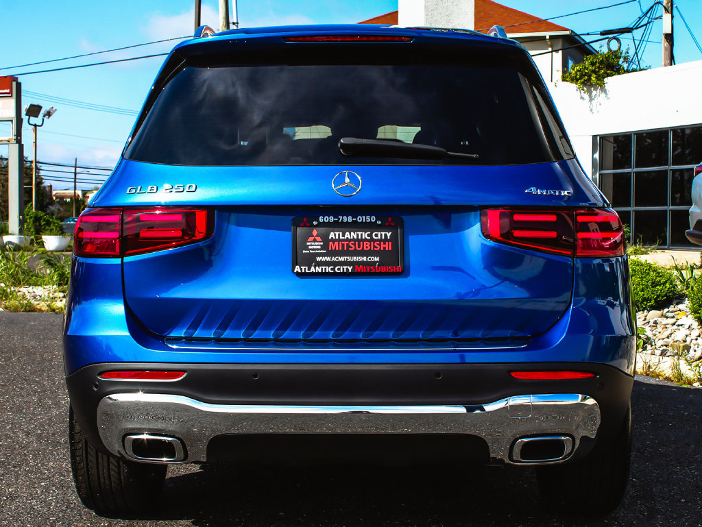 Used 2025 Mercedes-Benz GLB 250 4MATIC image 5