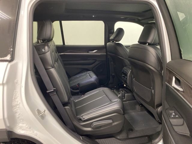New 2025 Jeep Grand Cherokee L Limited image 31