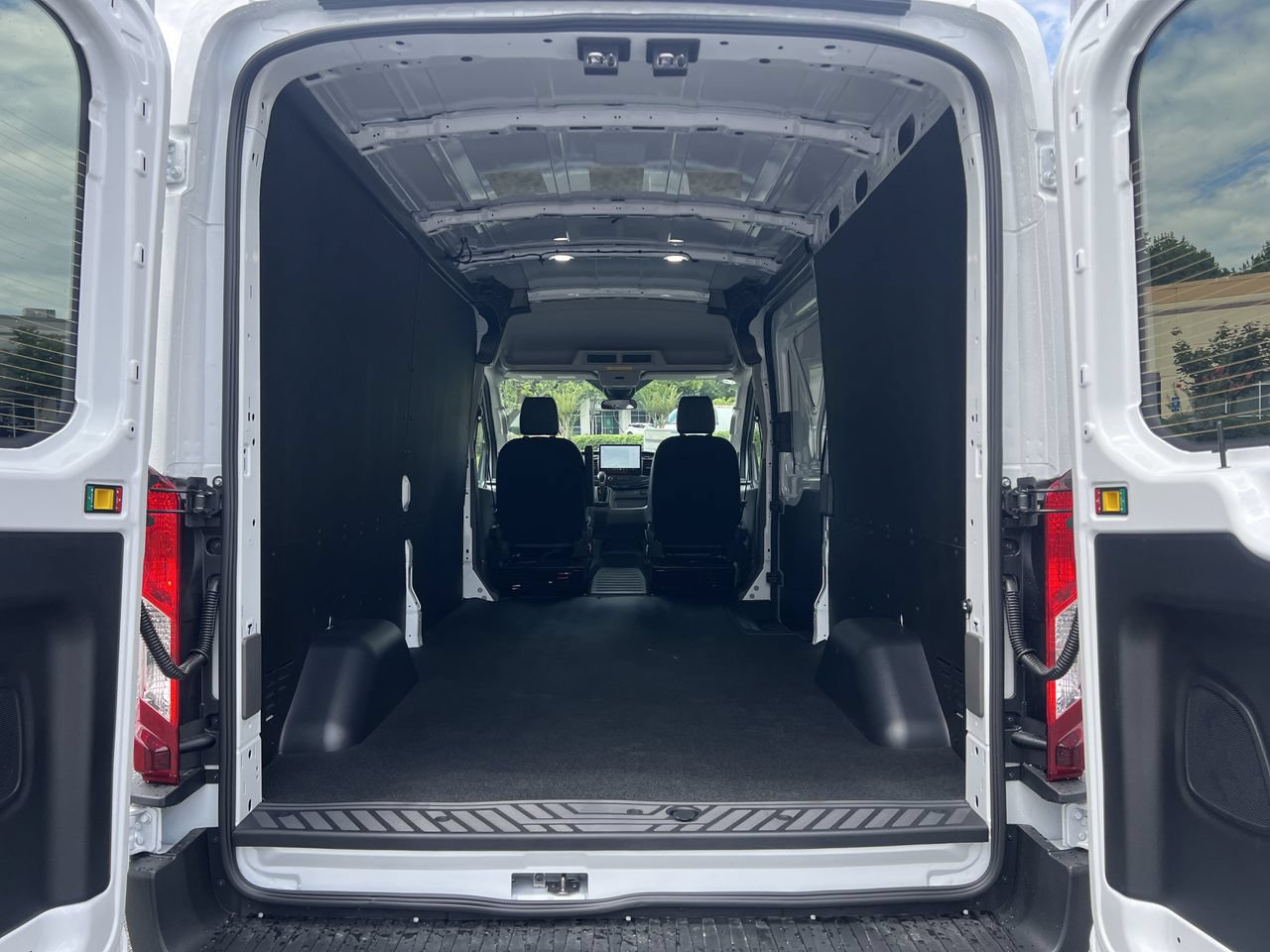 New 2026 Ford Transit 250 148 Medium Roof w/ Load Area Protection Package RWD image 16