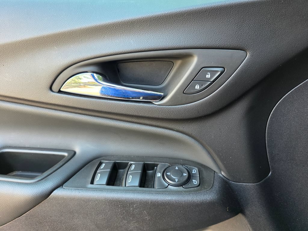 Used 2024 Chevrolet Equinox LT FWD image 17