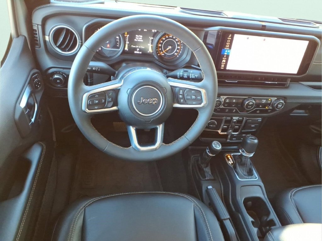 Used 2024 Jeep Wrangler Unlimited Sahara w/ Technology Group AWD/4WD image 17