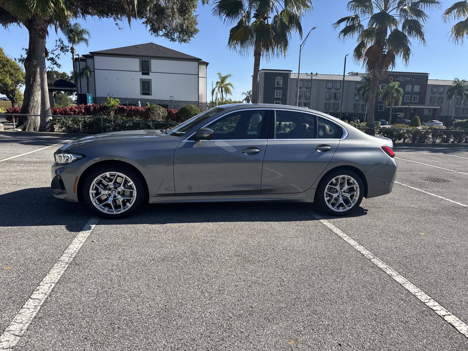 Certified 2025 BMW 330i Sedan w/ Premium Package image 7