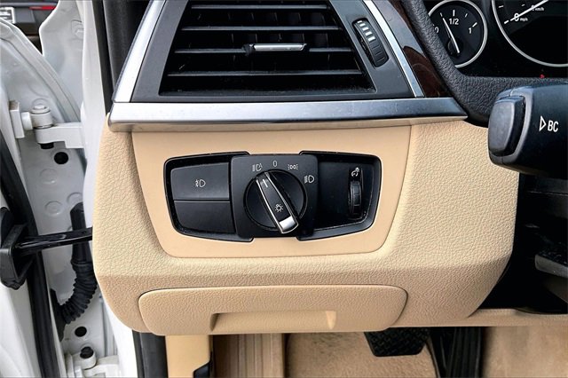 Used 2016 BMW 320i xDrive Sedan image 26