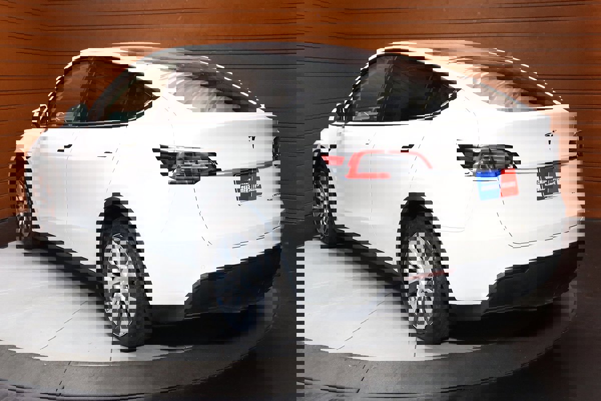 Used 2023 Tesla Model Y Long Range image 9