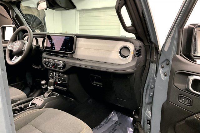 Used 2026 Jeep Wrangler Unlimited Sahara AWD/4WD image 19