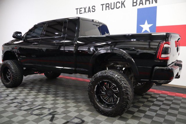 Used 2019 RAM 2500 Laramie w/ Black Appearance Package AWD/4WD image 11