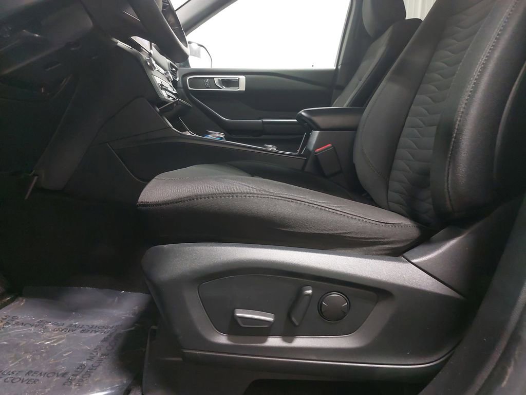 Used 2020 Ford Explorer XLT image 31