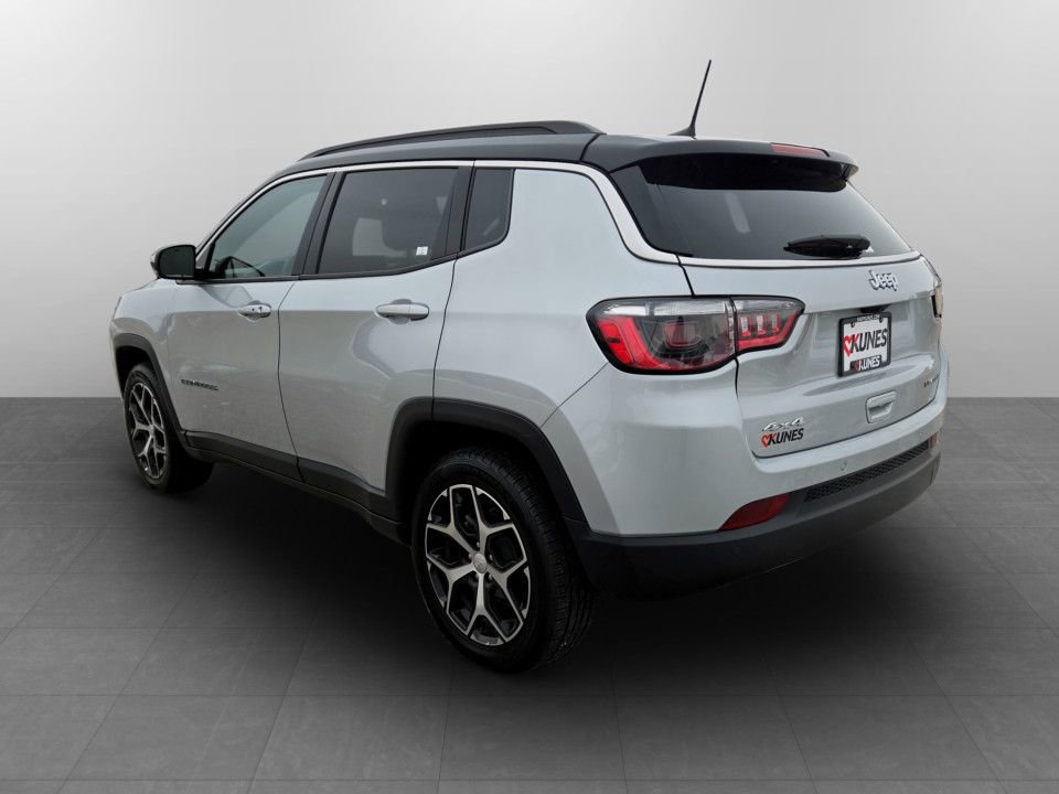 Used 2024 Jeep Compass Limited image 9