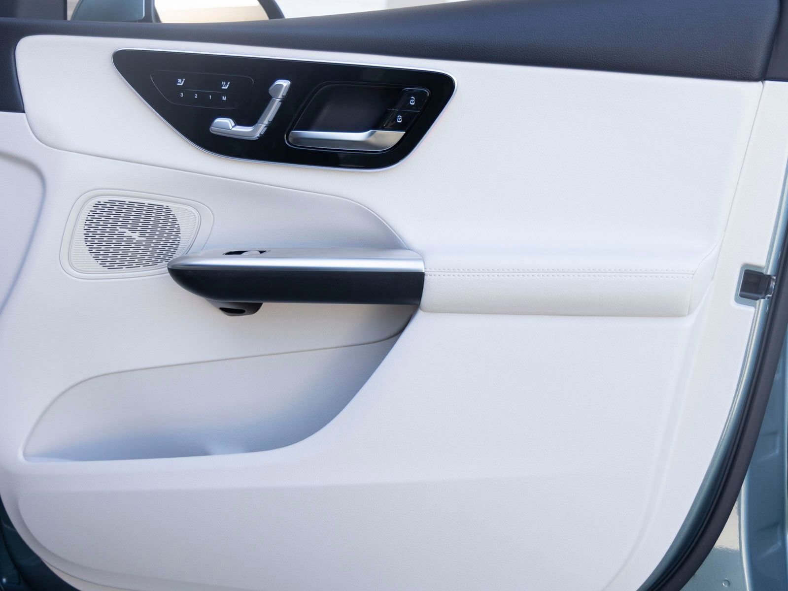 Used 2026 Mercedes-Benz GLC 300 image 25