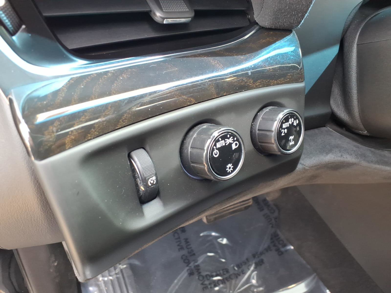 Used 2018 Cadillac Escalade Platinum image 28