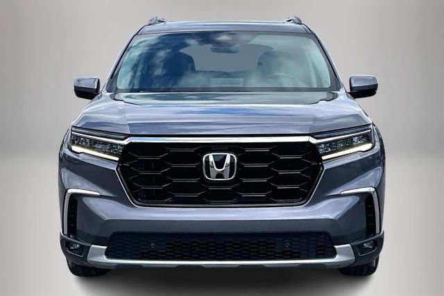 Certified 2023 Honda Pilot Touring image 3