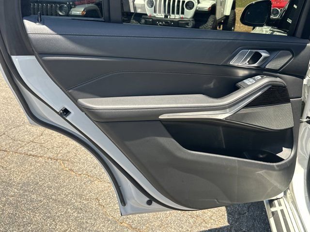 Used 2020 BMW X7 xDrive40i w/ M Sport Package AWD/4WD image 22