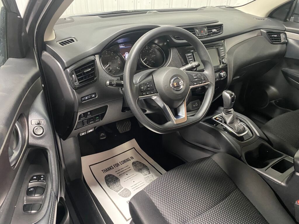 Used 2020 Nissan Rogue Sport S image 2