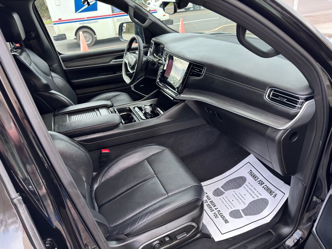 Used 2024 Jeep Wagoneer L Series II w/ Flexible Seating Group image 30