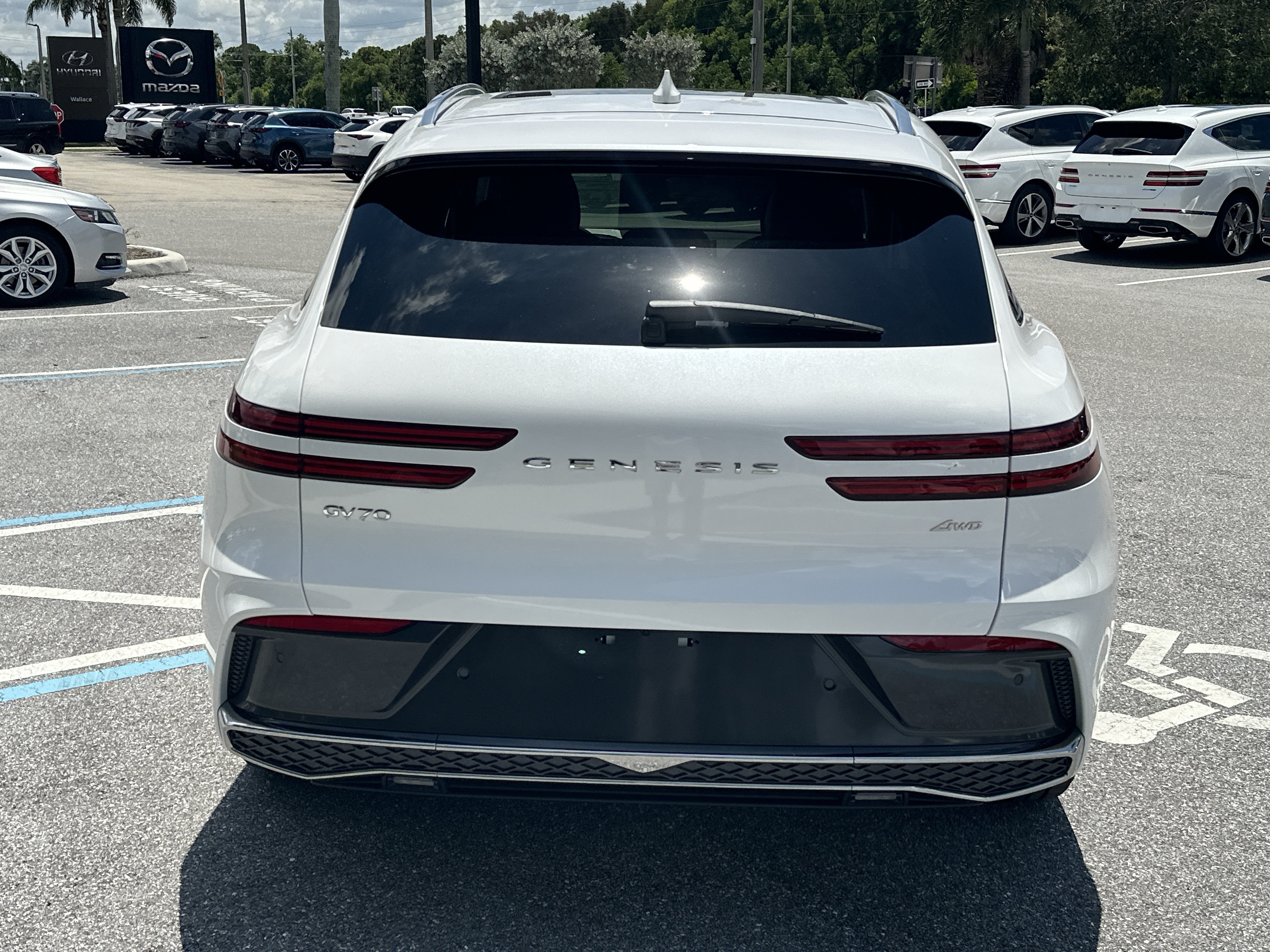 Certified 2026 Genesis GV70 2.5T Advanced AWD/4WD image 8