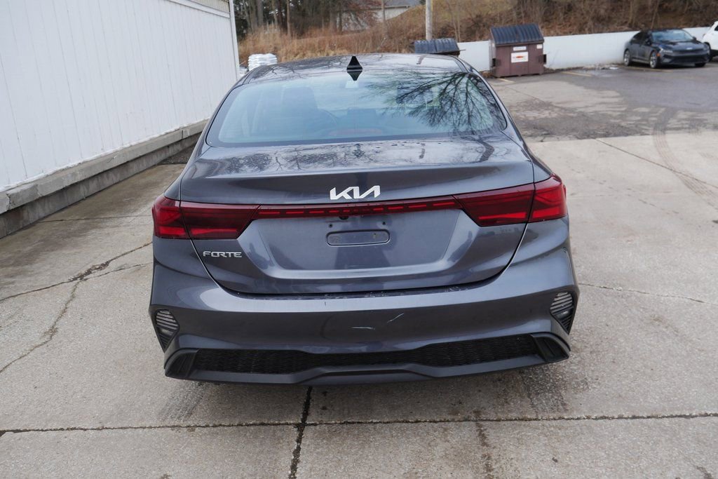 Used 2022 Kia Forte LXS image 6