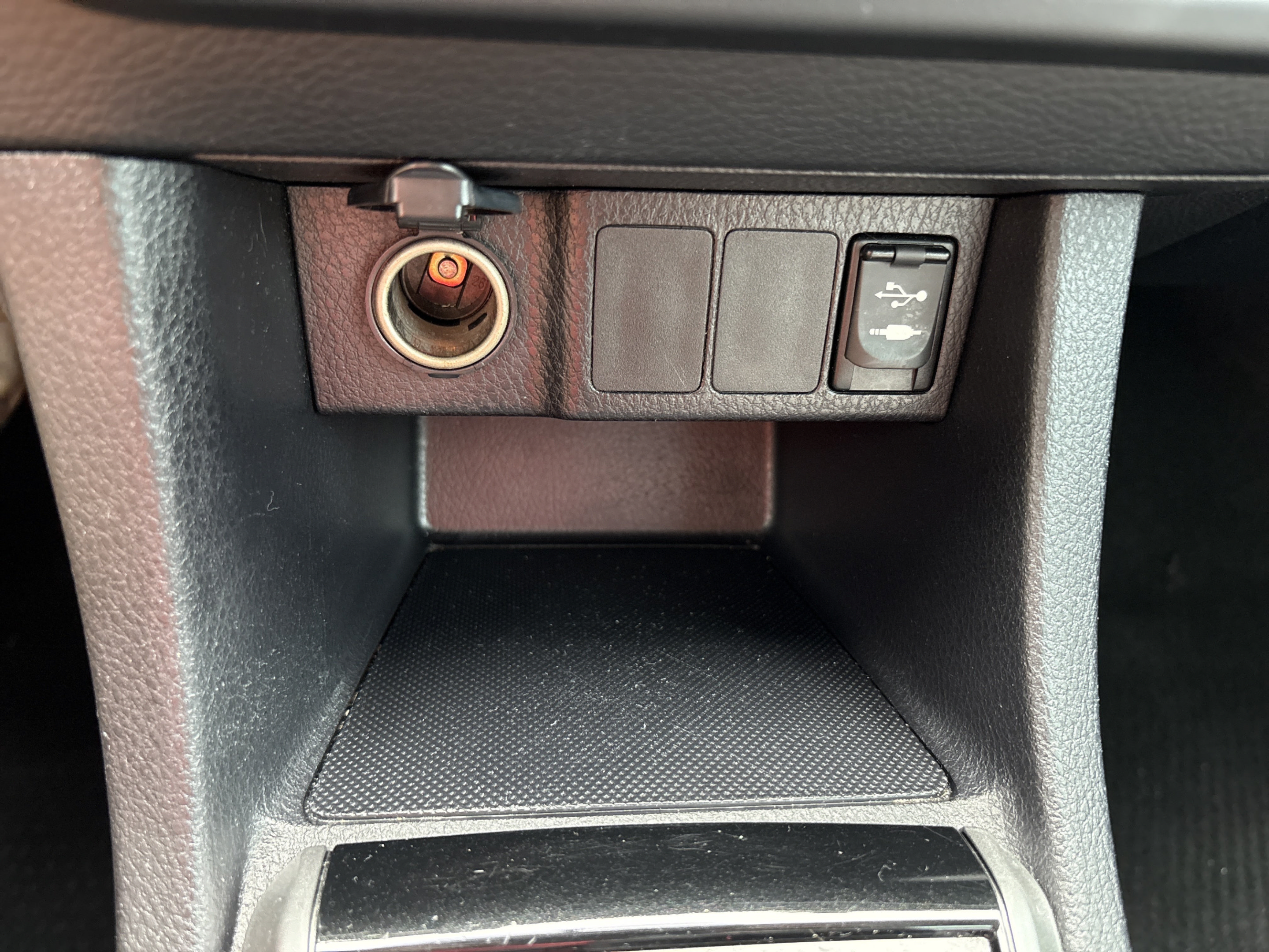 Used 2015 Toyota Corolla LE FWD image 12