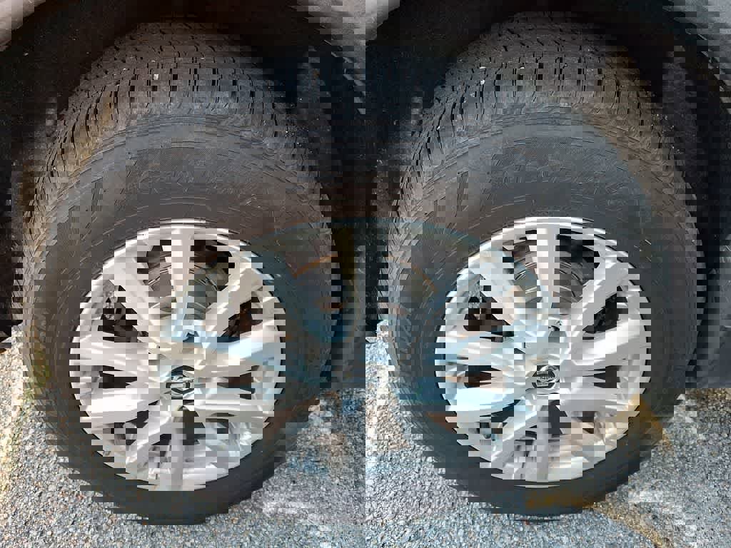 Used 2018 Nissan Rogue SV image 6