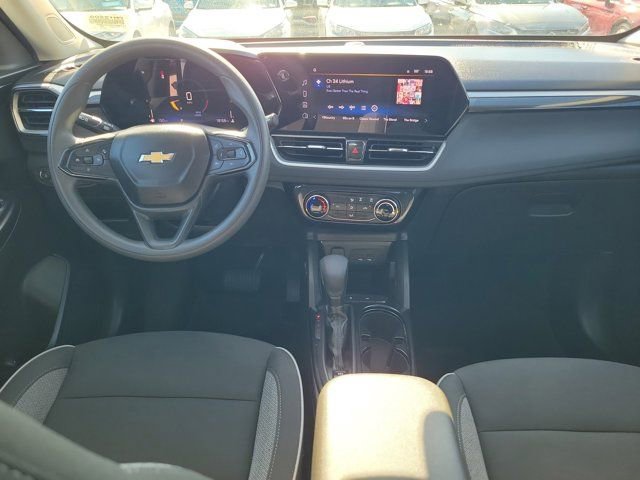 Used 2025 Chevrolet TrailBlazer LT FWD image 17