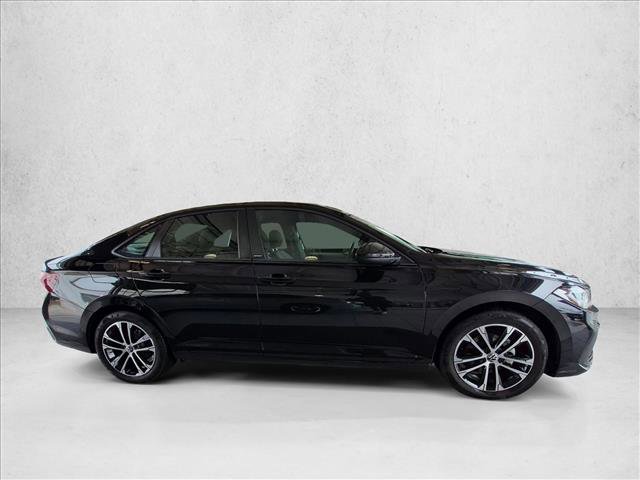 Used 2025 Volkswagen Jetta Sport image 4