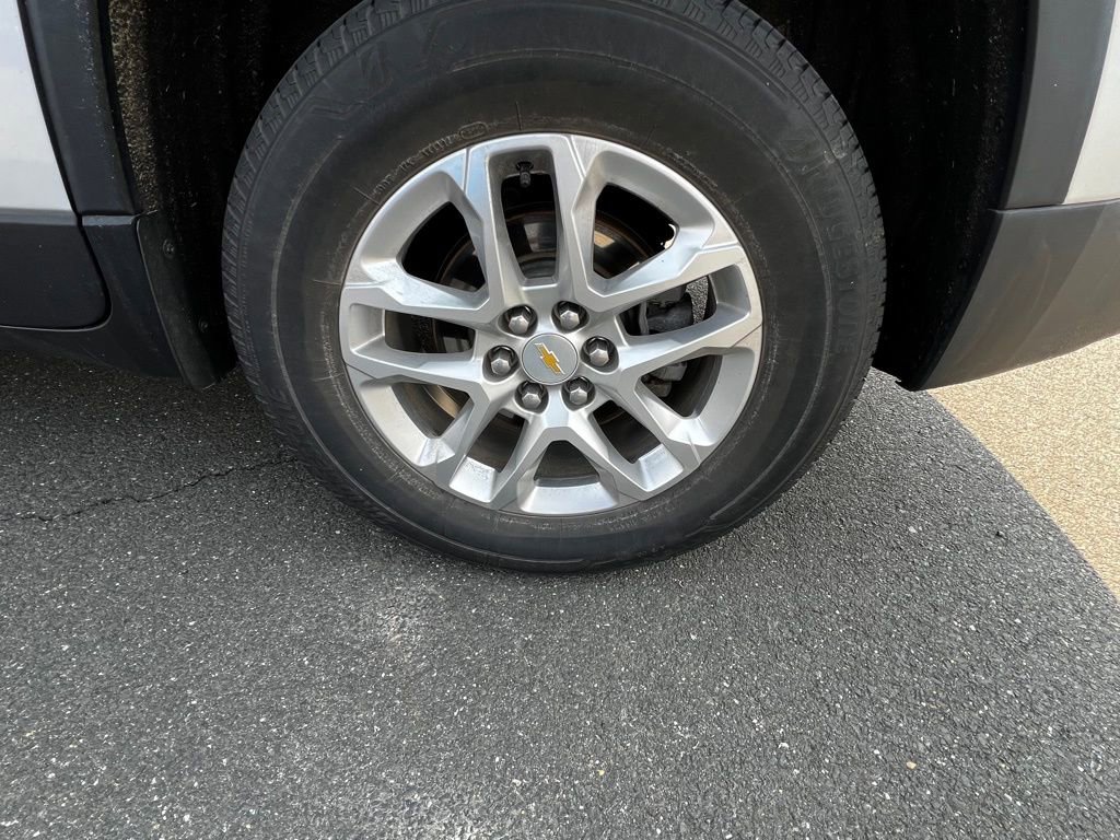 Used 2021 Chevrolet Traverse LT w/ LPO, Cargo Package image 11