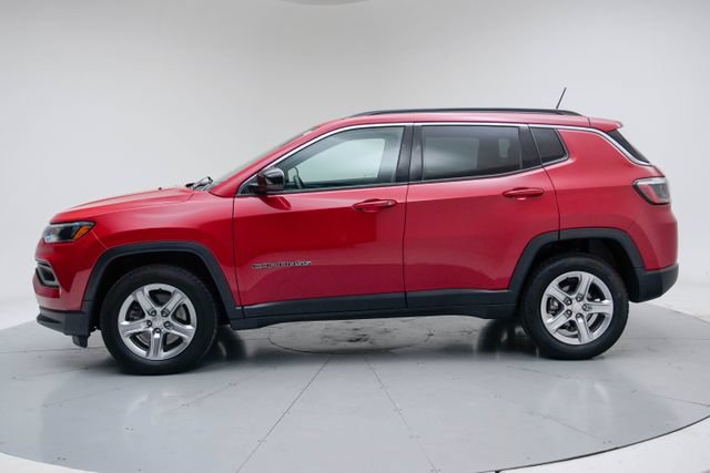 Used 2024 Jeep Compass Latitude AWD/4WD image 3