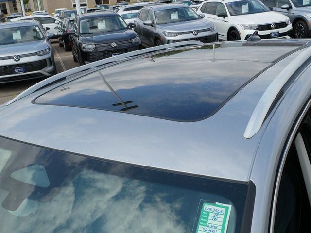 Certified 2025 Volkswagen Tiguan SE AWD/4WD image 11