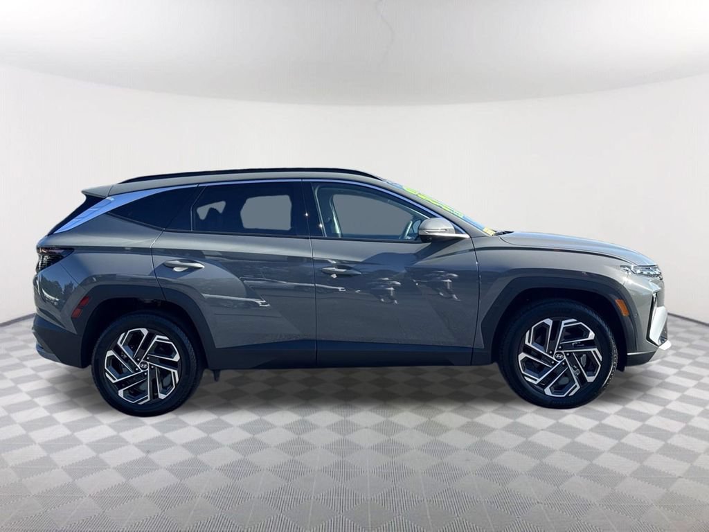 Used 2025 Hyundai Tucson Limited AWD/4WD image 4