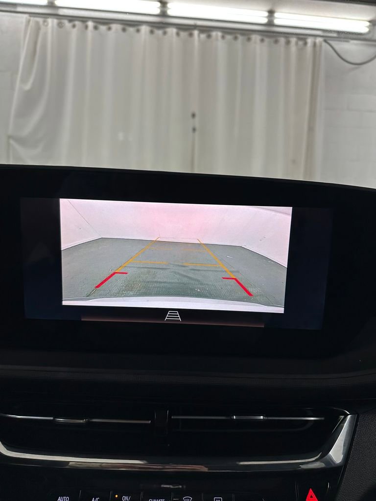 Used 2025 Buick Envista Avenir image 23