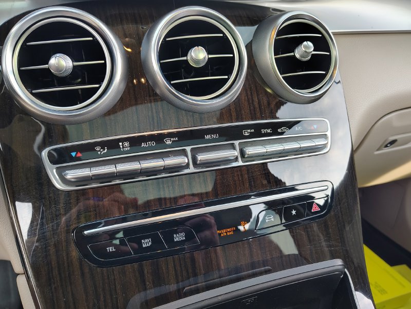 Used 2020 Mercedes-Benz GLC 300 4MATIC image 17
