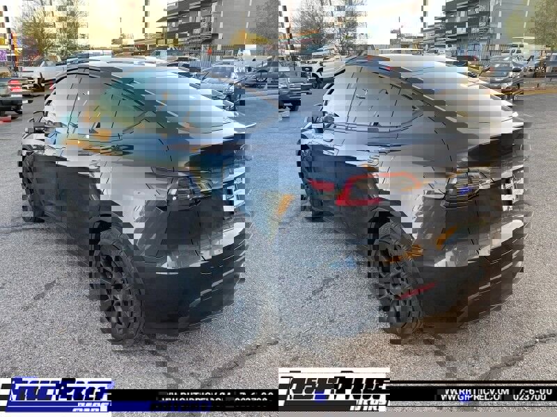 Used 2025 Tesla Model Y Long Range image 3