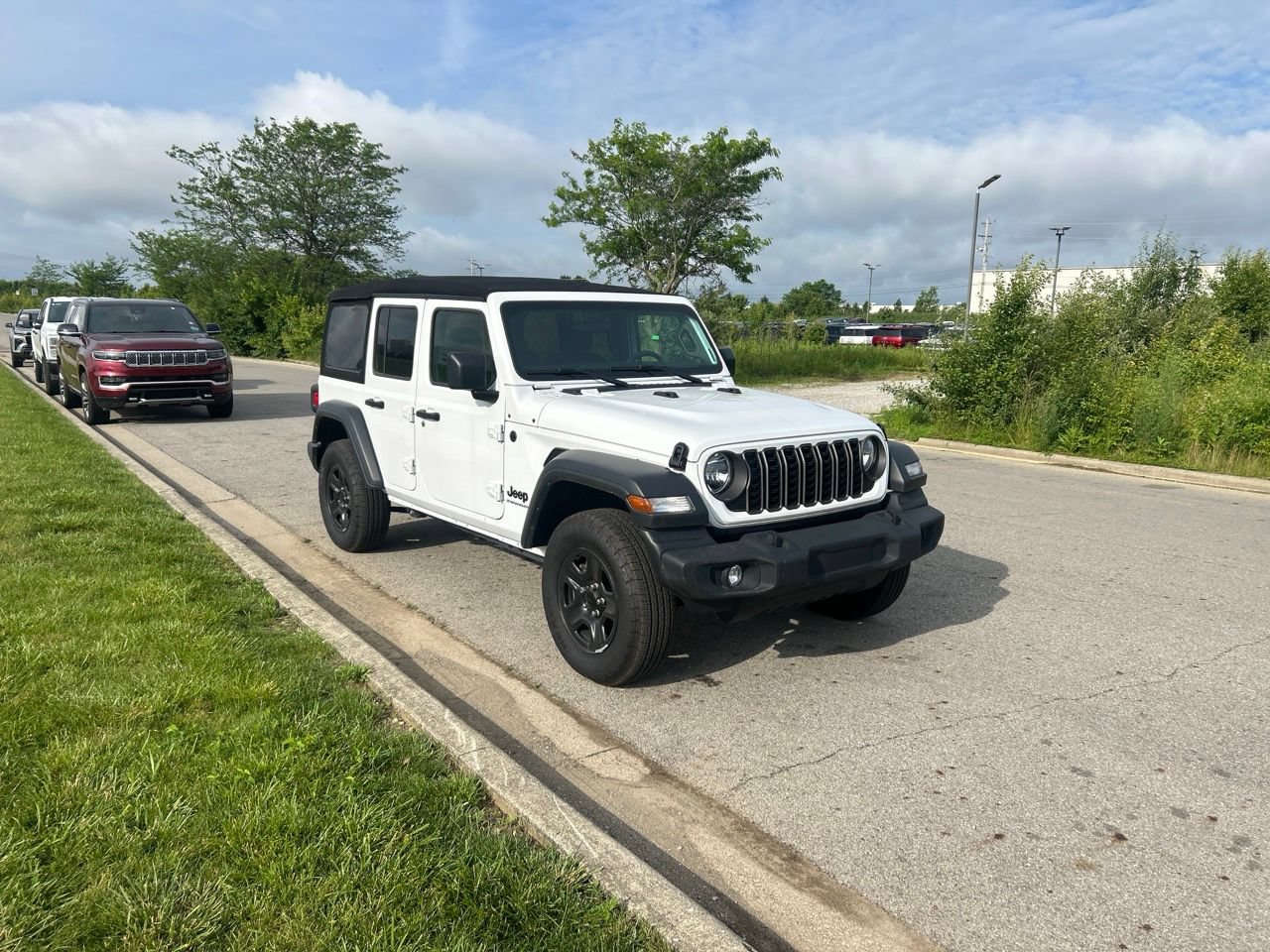 Used 2024 Jeep Wrangler Unlimited Sport AWD/4WD image 7
