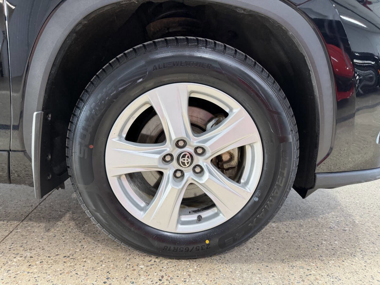 Used 2020 Toyota Highlander LE image 37