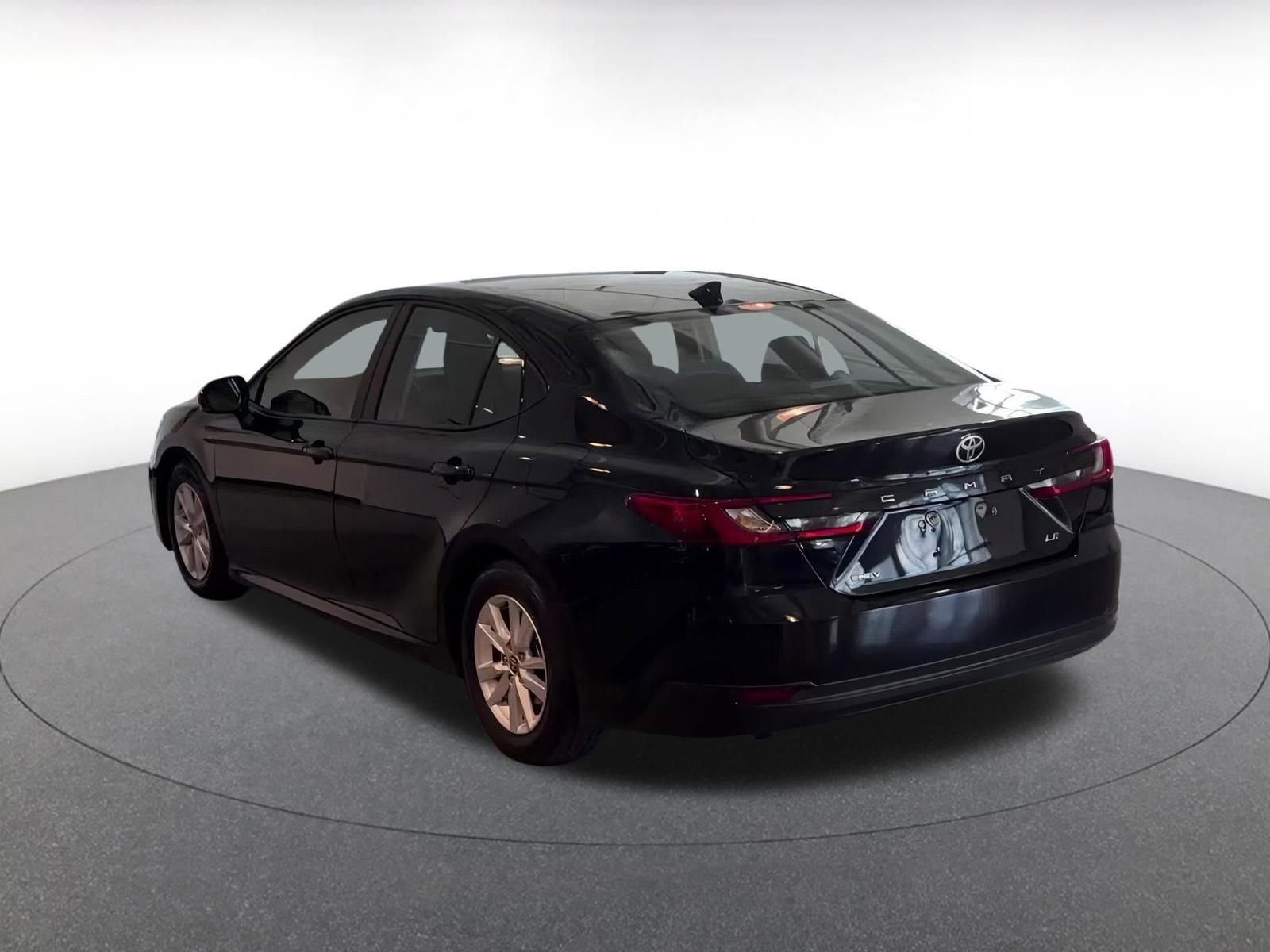 Used 2025 Toyota Camry LE image 11