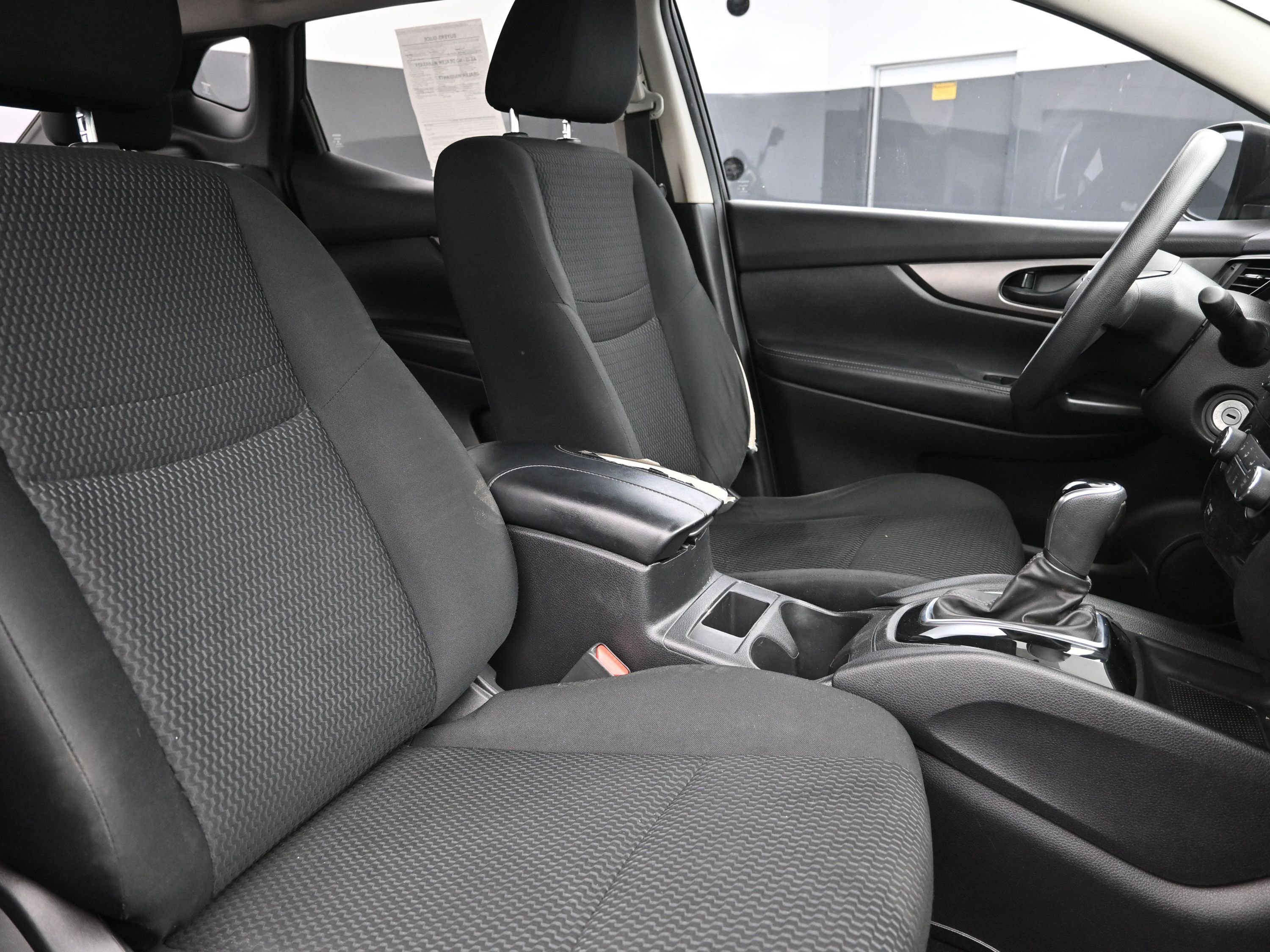 Used 2020 Nissan Rogue Sport S image 27