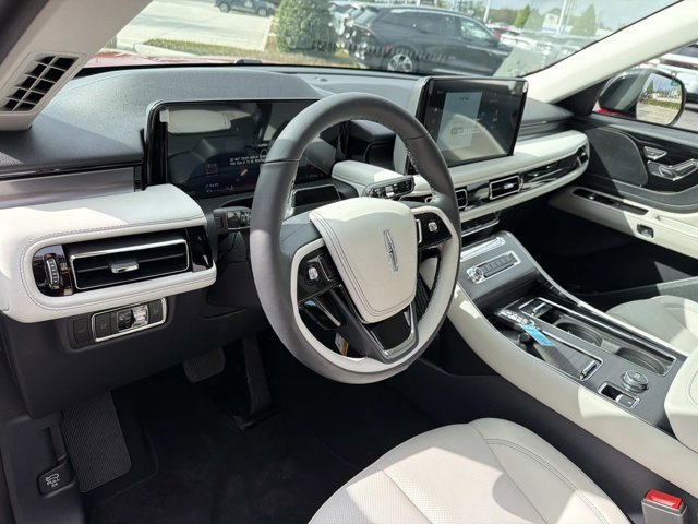 New 2026 Lincoln Aviator 2WD w/ Jet Appearance Package image 13