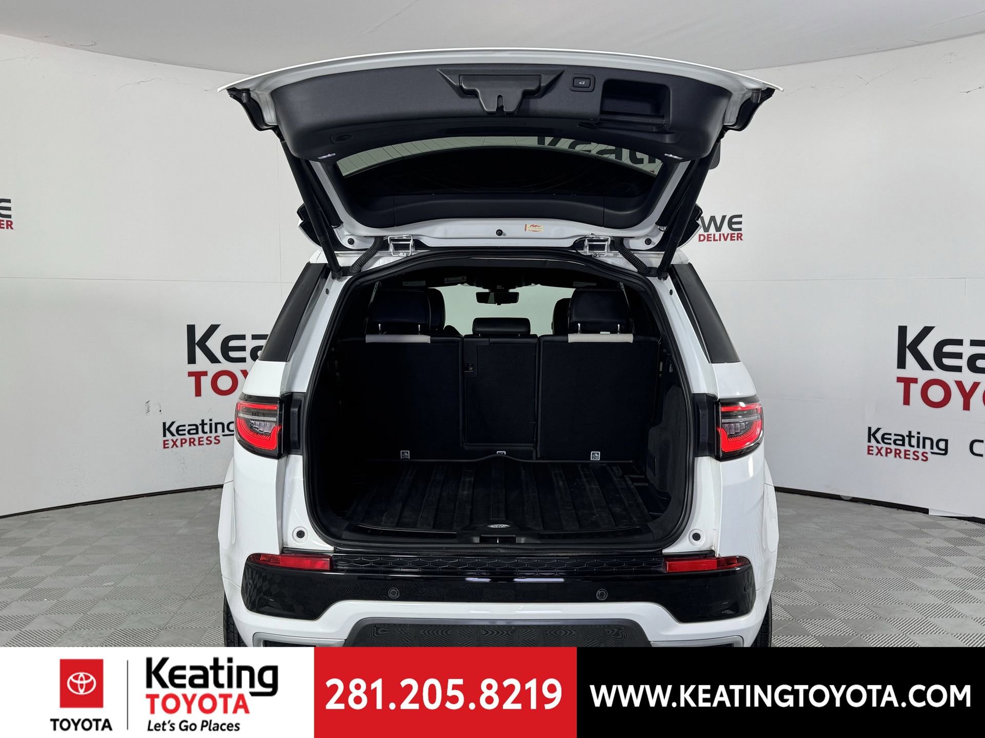 Used 2020 Land Rover Discovery Sport SE R-Dynamic image 17