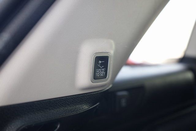 Used 2022 Jeep Grand Cherokee Laredo w/ Luxury Tech Group I image 25