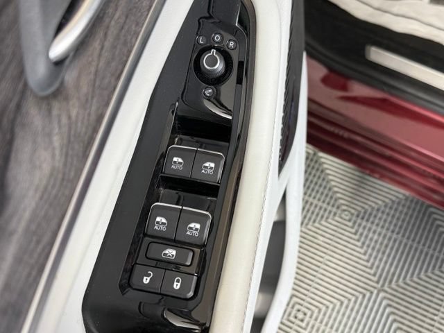 Used 2022 Jeep Grand Cherokee L Overland w/ Luxury Tech Group IV AWD/4WD image 31