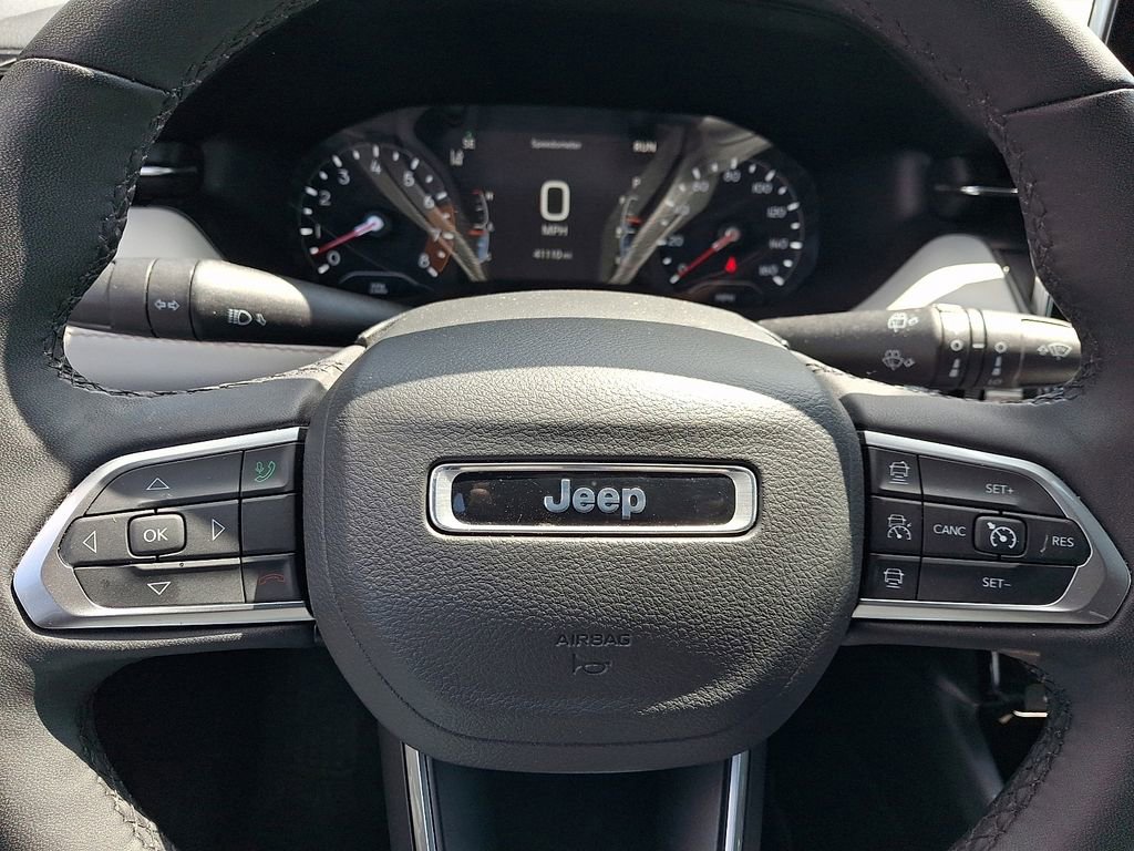 Used 2025 Jeep Compass Limited image 17
