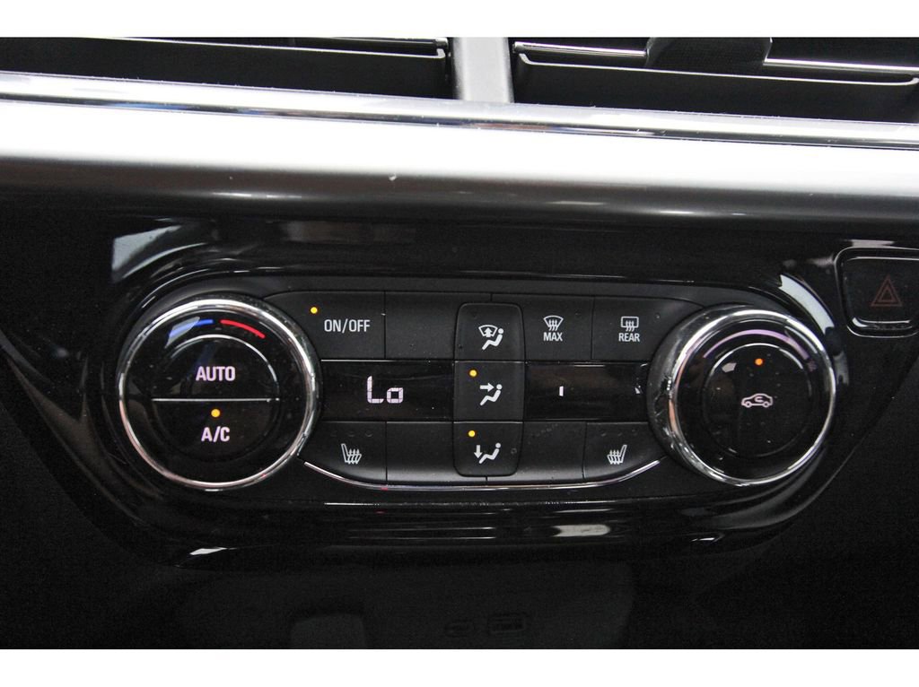 Used 2025 Chevrolet Trax LT w/ Driver Confidence Package image 22