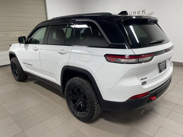 Used 2022 Jeep Grand Cherokee Trailhawk w/ Advanced Protech Group II AWD/4WD image 4