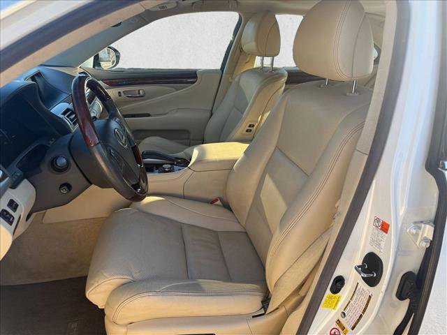 Used 2015 Lexus LS 460 w/ Comfort Package RWD image 12