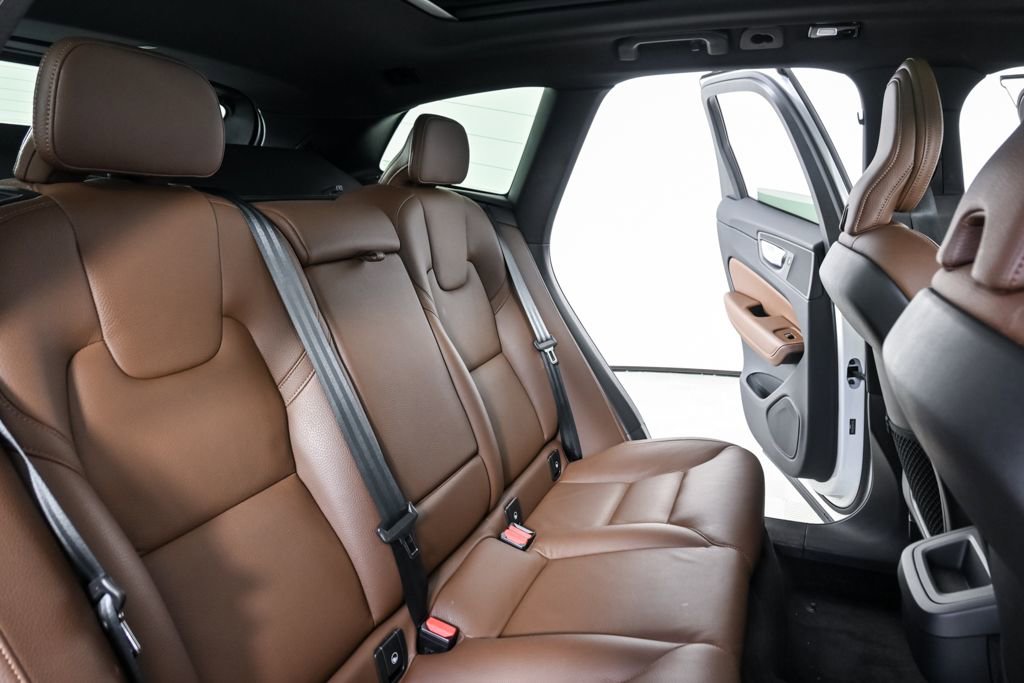 Certified 2024 Volvo XC60 B5 Plus w/ Protection Package Premier AWD/4WD image 22