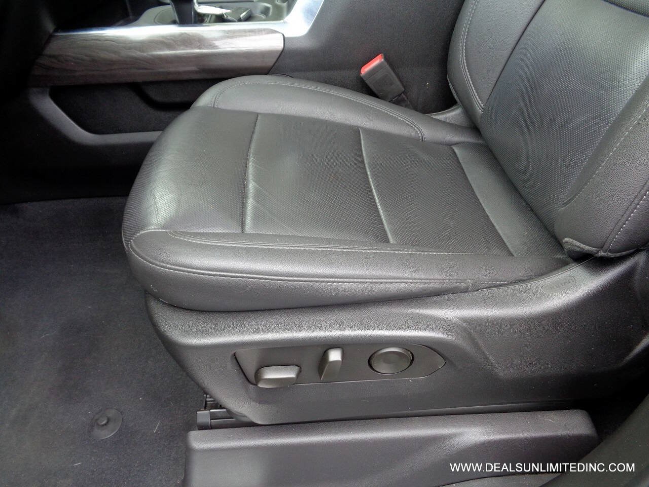 Used 2024 Chevrolet Silverado 1500 LTZ w/ LTZ Premium Package AWD/4WD image 8