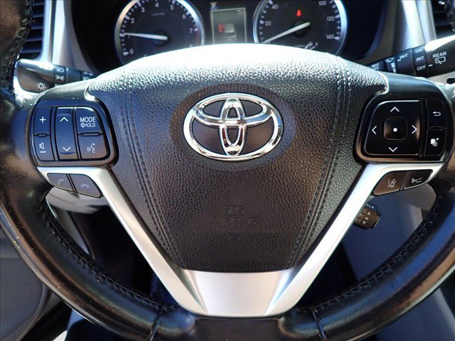 Certified 2018 Toyota Highlander XLE AWD/4WD image 17